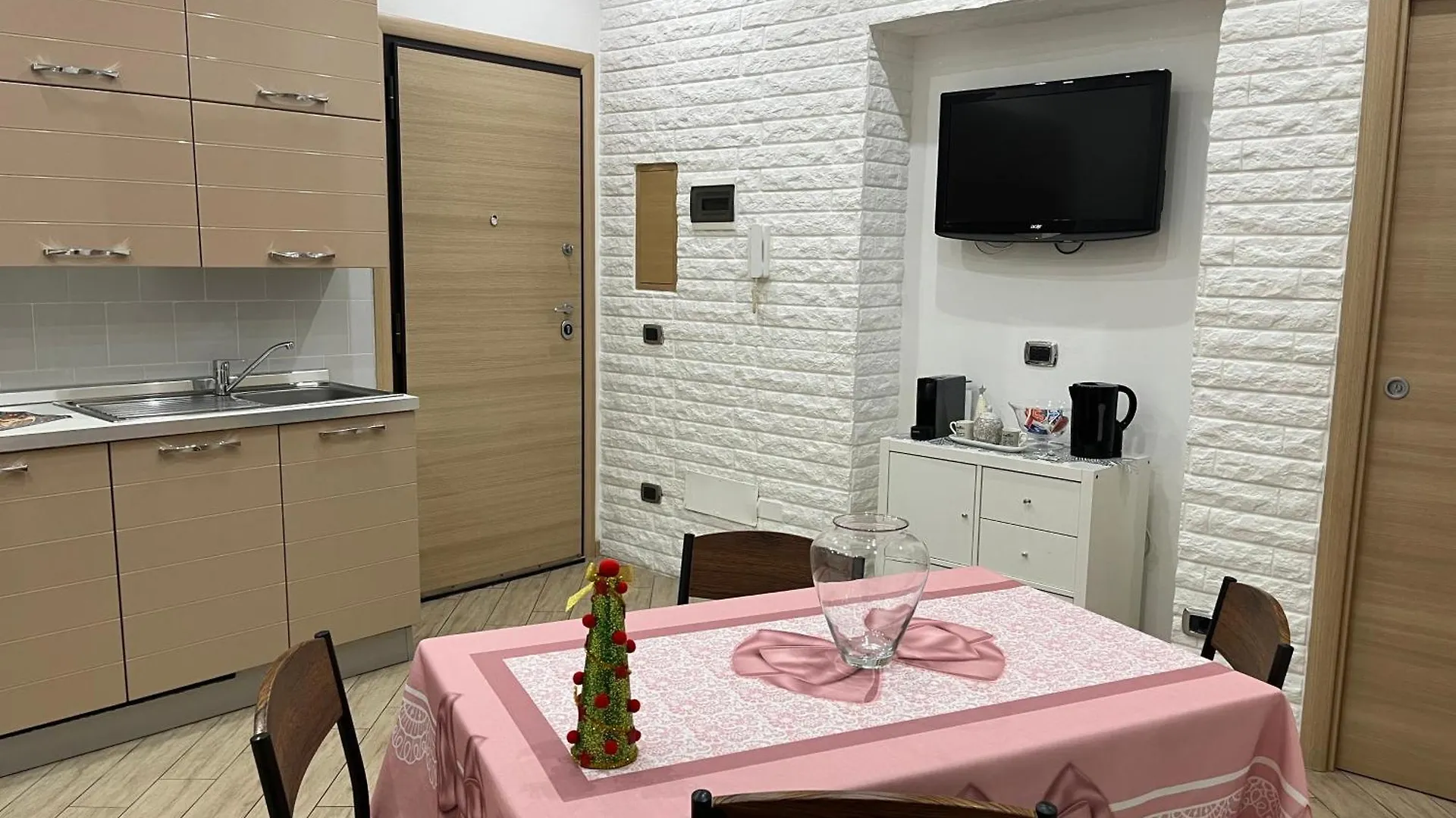 La Casa Di Clhoe Bari 0*,